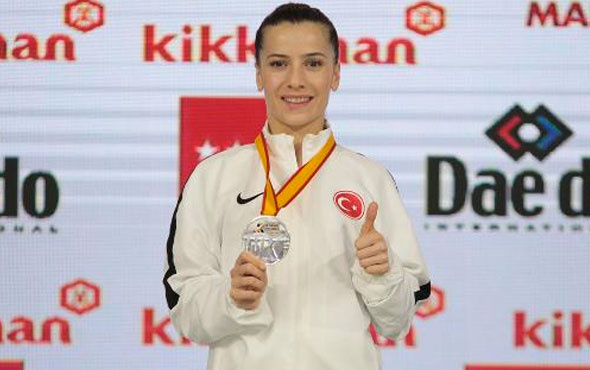Karate Şampiyonası'nda Serap Özçelik dünya ikincisi oldu