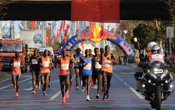 Vodafone İstanbul Maratonu koşuldu! Rekorla kazandılar