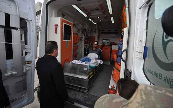 Bakan Soylu patlamada yaralanan askerleri ziyaret etti