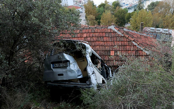 Minibüs uçurumdan uçtu: Faciadan dönüldü!