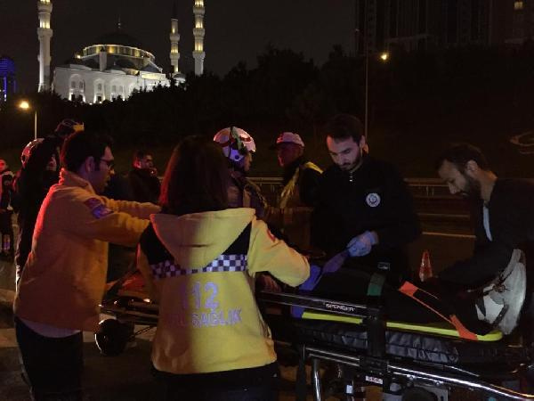 Ataşehir'de otomobil bariyere ok gibi saplandı: 1 ağır yaralı