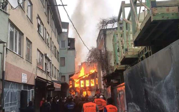 Bursa'da ahşap ev alevlere teslim oldu...