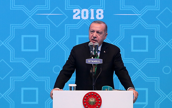 Erdoğan: Gençliği ihmal edenin istiklali tehdit altındadır