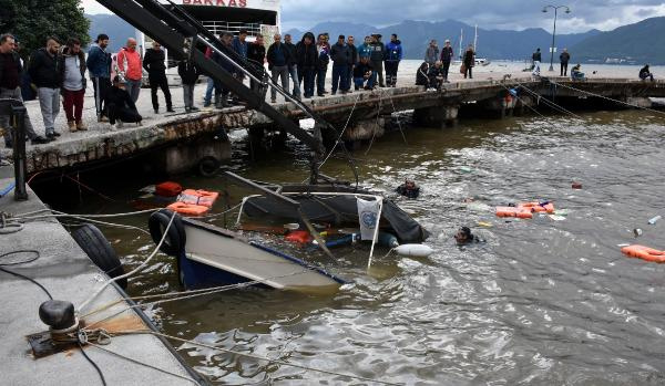 Tekneler battı: Deniz renk değiştirdi! Şimdi de Marmaris'te...