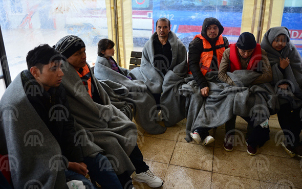 Ege'de mahsur kalan 44 göçmen kurtarıldı!