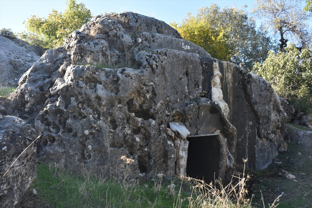Adıyaman'da  Roma dönemine ait oyma mezar yapısı bulundu