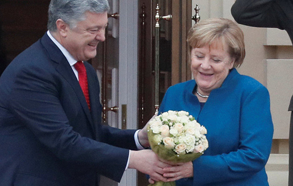  Merkel çiçeğe doyamadı Önce Putin şimdi ise