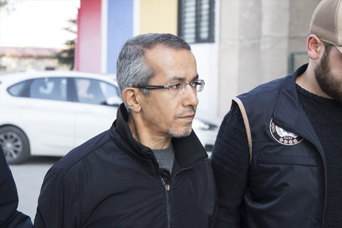 Eski savcı Ferhat Sarıkaya gözaltına alındı
