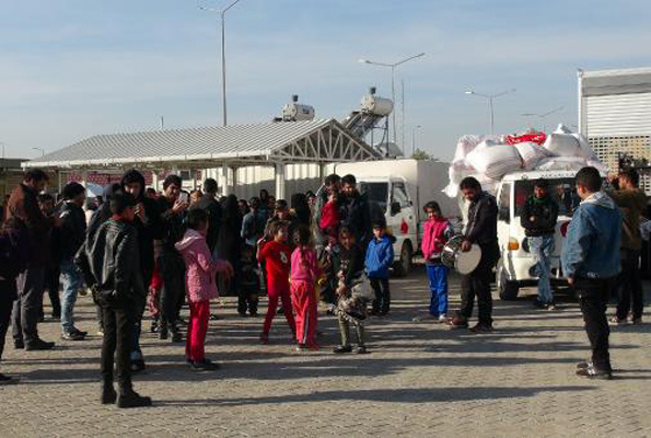 Suriyeliler davul zurna ile gittiler