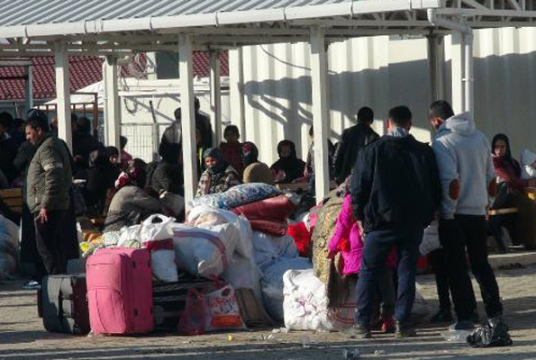 Suriyeliler davul zurna ile gittiler