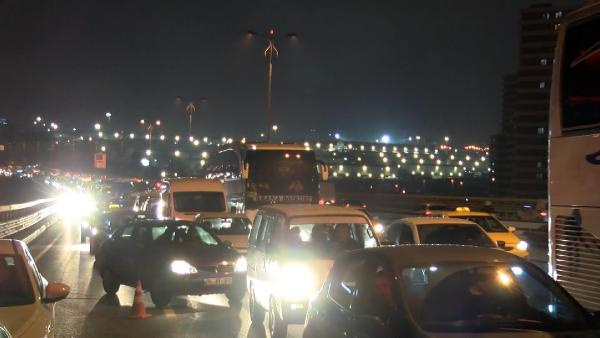 İstanbul'da intihar girişimi: Trafik alt üst oldu!