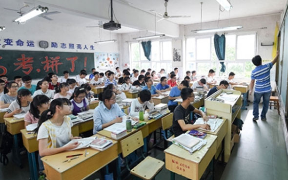 Çin'de 'yapay zeka' okullarda ders olarak verilecek!