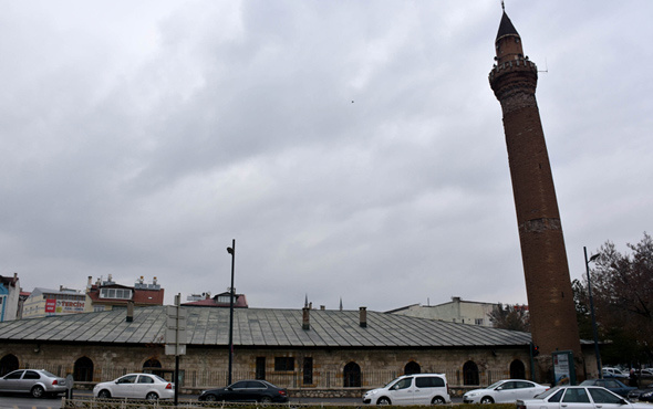 Sivas tarihi Ulu Camisi'nin eğik minaresinin sırrı çözüldü