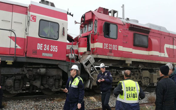 Sivas'ta yolcu treni ile yük treni çarpıştı! Yaralılar var...