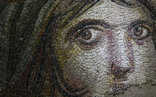 Çingene Kızı' Mozaiğinin kayıp parçaları Türkiye'de