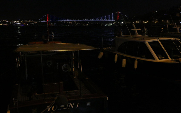 İstanbul Boğazı 'orkoz' nedeniyle gemi geçişine kapatıldı!