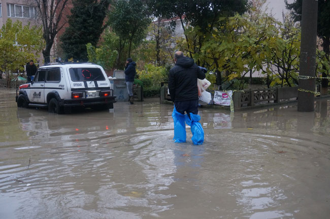 Meteoroloji Balıkesir, Antalya, Mersin ve İzmir için alarm üstüne alarm geçiyor