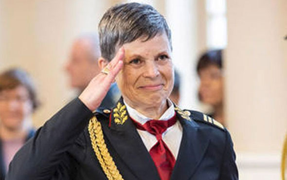 Bir kadın Genelkurmay Başkanı oldu hem de NATO ülkesinde