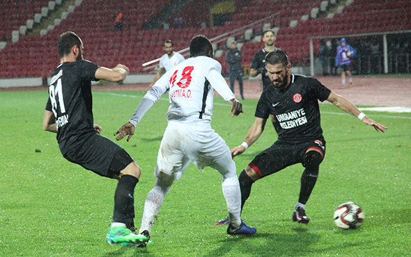 Balıkesirspor-Ümraniyespor erteleme maçında dramatik son!