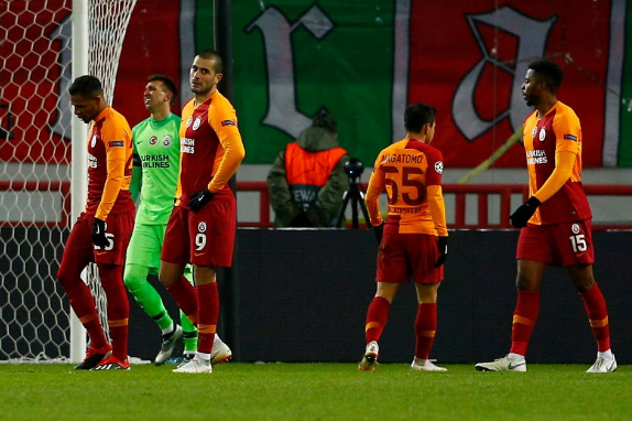 Skandal mesajlar! Galatasaray'ın rakipleri el sıkıştı