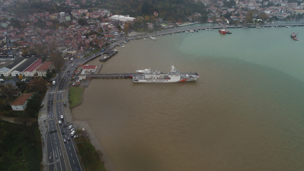 İstanbul Boğazı sağanak sonrası çamurla kaplandı