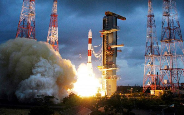 Hindistan uzaya 31 uydu fırlattı