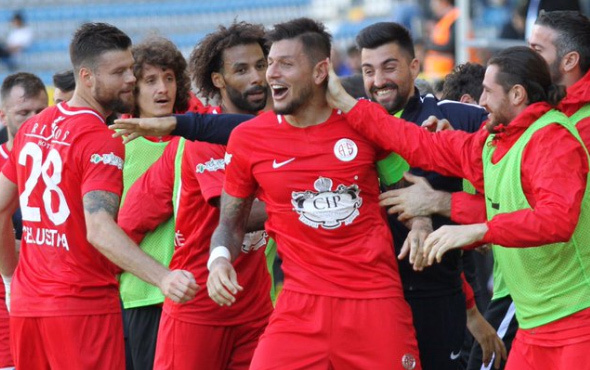 Antalyaspor deplasmanda Kasımpaşa'yı devirdi! 