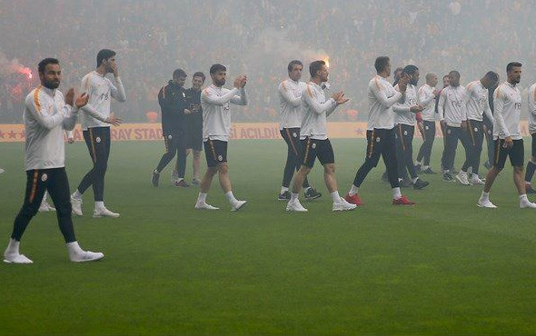 Beşiktaş derbisi öncesi taraftarla buluşma