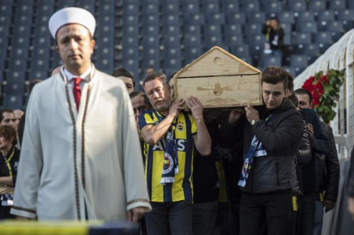 Koray Şener'in cenazesi Ali Koç'un eşliğiyle Kocaeli'ye getirildi...