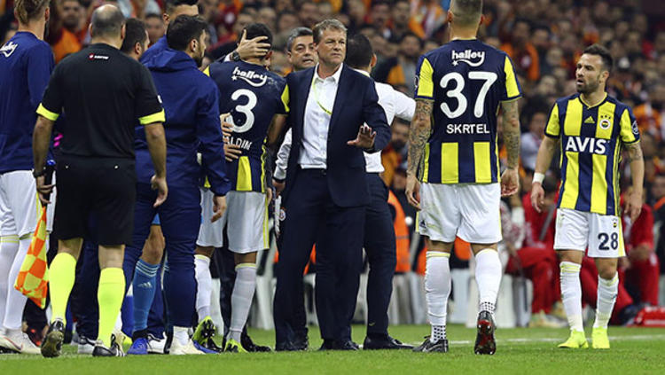 Fenerbahçe'de sürpriz karar! Kovulması beklenirken...