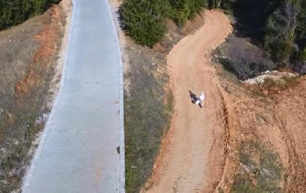 İlk kez drone gören köylü kadın tabana kuvvet kaçtı işte o kayıt