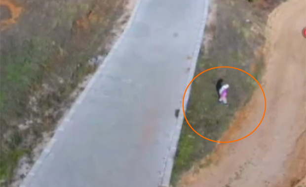 İlk kez drone gören köylü kadın tabana kuvvet kaçtı işte o kayıt