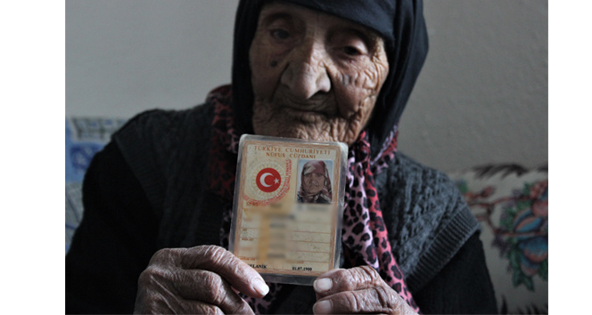 Bursa'daki bu nine tam 118 yaşında torunu da 76'sına girdi