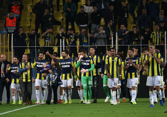 Fenerbahçe'den anlamlı hediye! Gözyaşları sel oldu