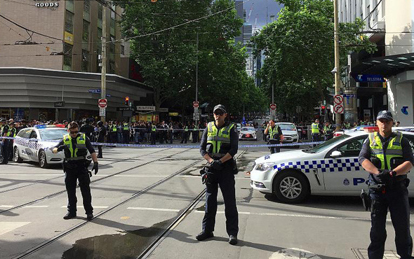 Avustralya'da bıçaklı saldırı Saldırgan öldürüldü