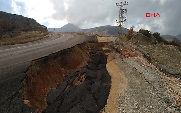 Adıyaman'da aşırı yağış nedeniyle yol çöktü