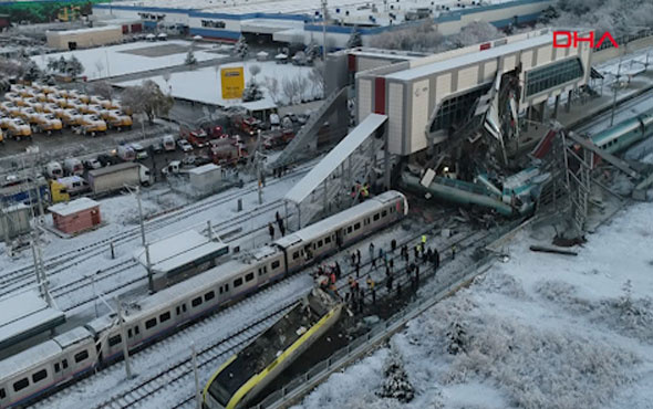 Ankara'da hızlı tren üst geçide çarptı 2 vagon devrildi! Havadan böyle görüntülendi