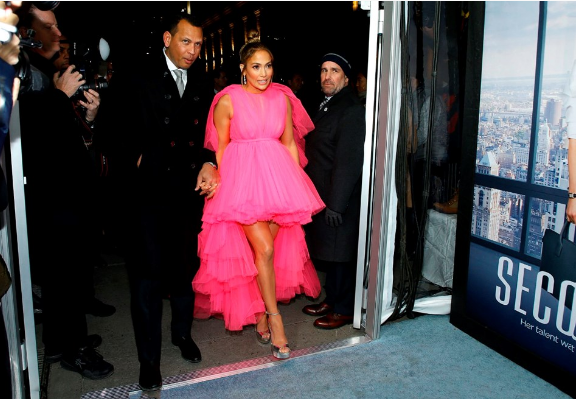 Jennifer Lopez galaya damga vurdu: Açılın kraliçe geliyor