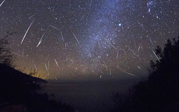 Bu gece meteor yağmuru geliyor ateş eden yıldızlar saat kaçta yağacak