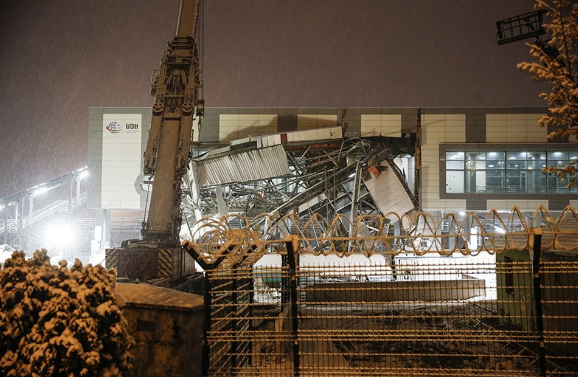 Ankara'daki Yüksek Hızlı Tren kazası enkazına kar engeli