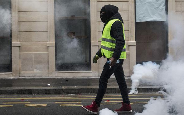 Fransa yarına kilitlendi 8 bin polisi Paris'e yığdı