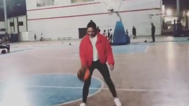 Meryem Uzerli basketbol oynarsa...