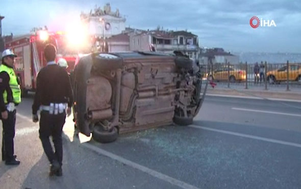 Beyoğlu’nda kaldırıma çarpan araç takla attı