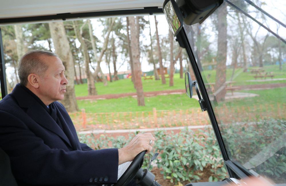 Erdoğan Esenler'de Millet Bahçesi'ni gezdi