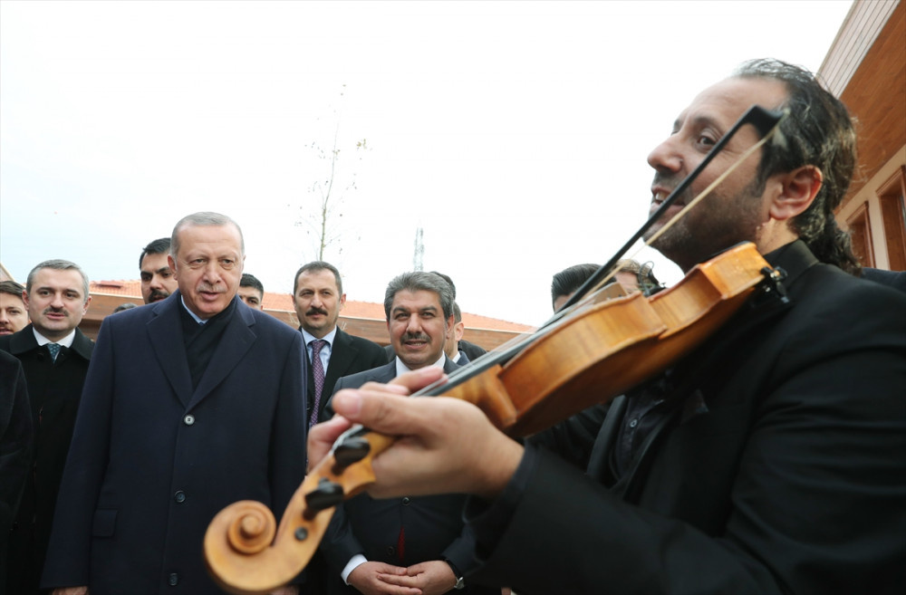 Erdoğan Esenler'de Millet Bahçesi'ni gezdi