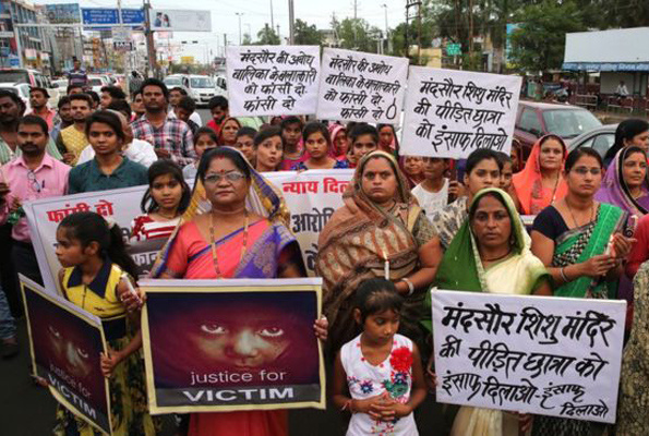 Tecavüze uğrayan 3 yaşındaki kızın durumu kritik Hindistan'da rezalet