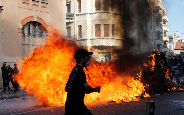 Fransa'daki gösteriler yüzünden AVM'ler 2 milyar avro zararda