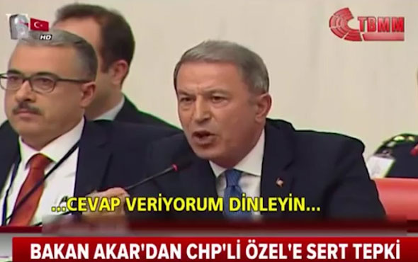 Hulusi Akar'dan CHP'li Özel'e: Kafanızda tabanca varken