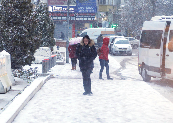 Kar tipi yağmur bastıracak İstanbul'da var meteorolojiden son dakika uyarıları