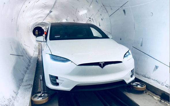 Elon Musk'ın trafiği yok edecek dev tünel projesinin bir kısmı açıldı